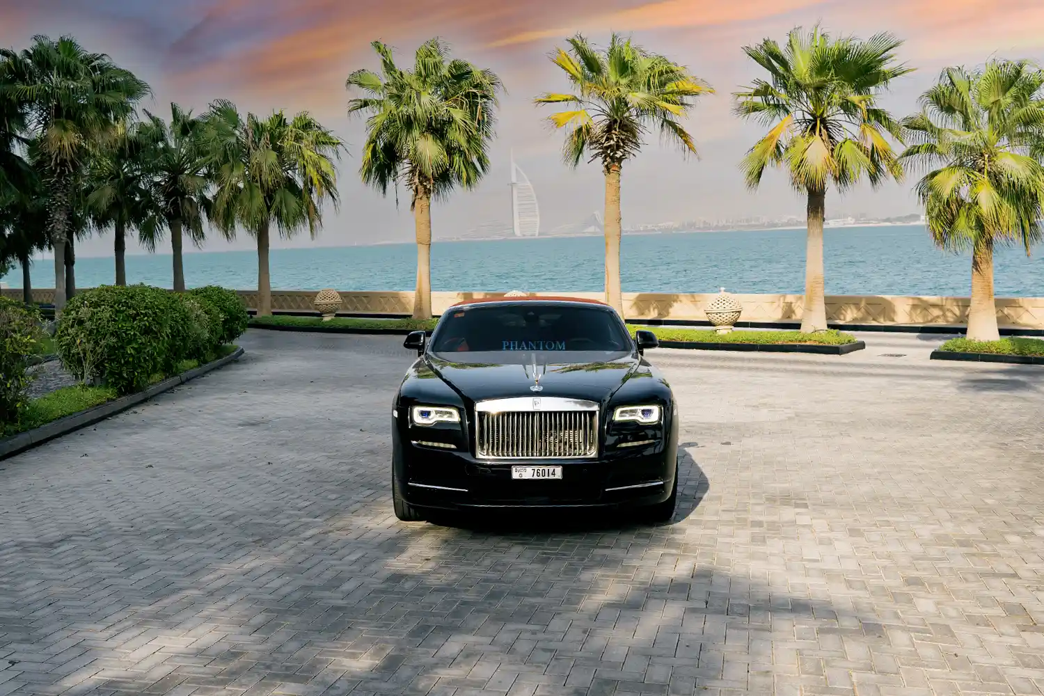 Rolls Royce Dawn ممتلئ