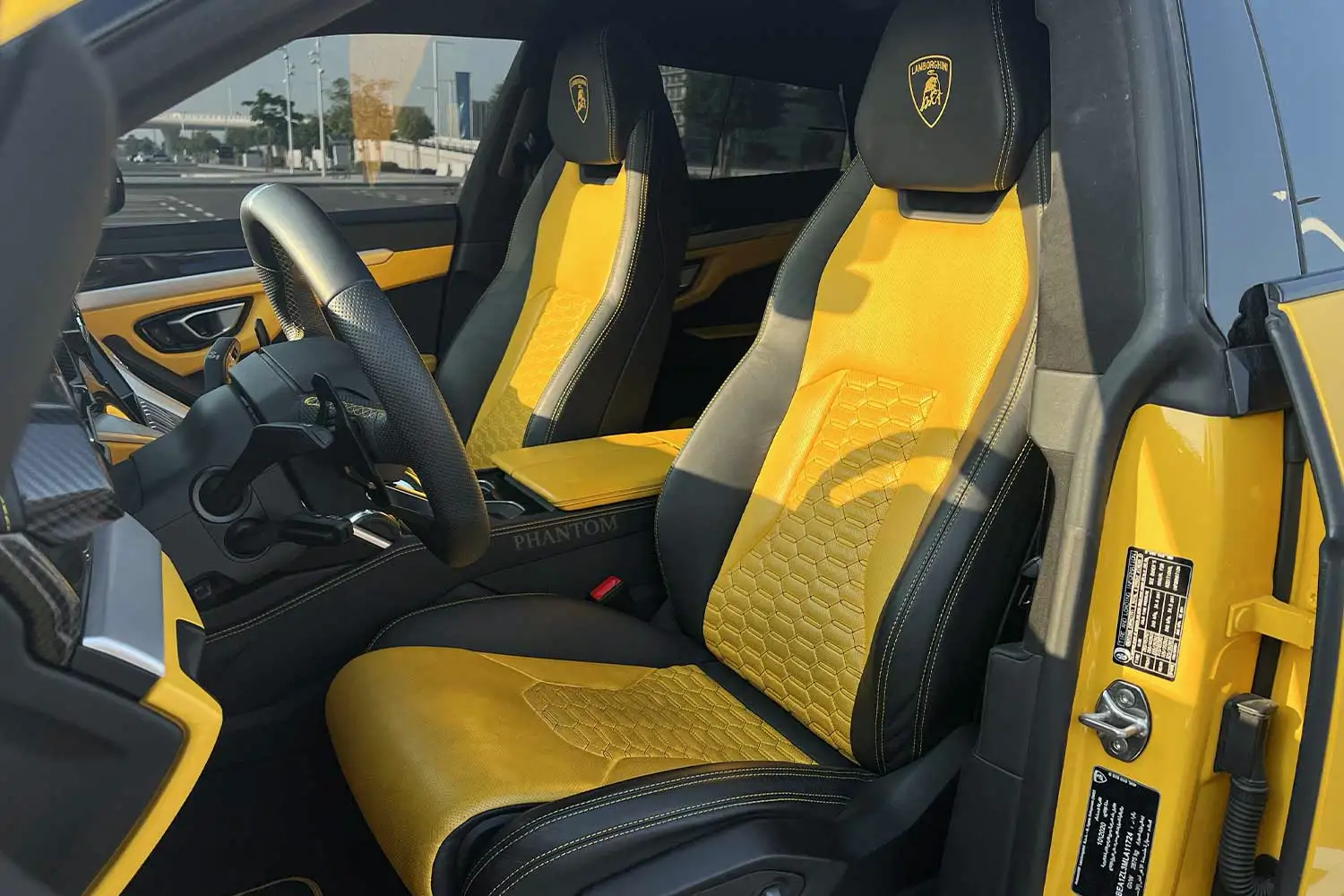 Lamborghini Urus ممتلئ
