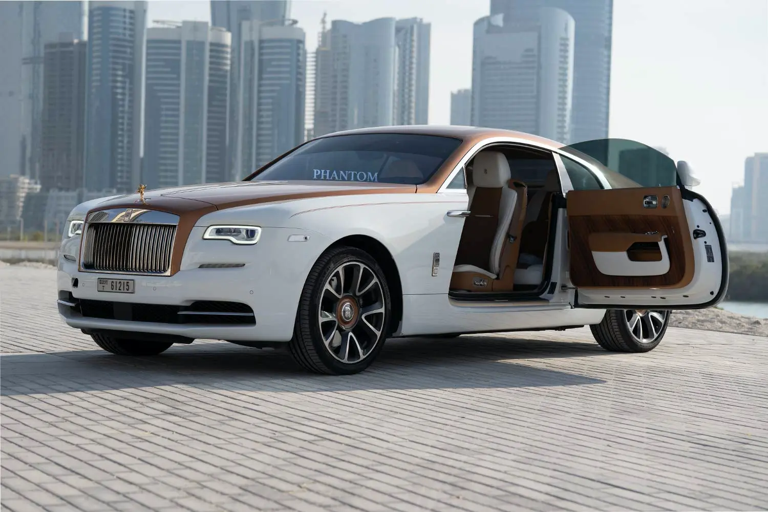 Rolls Royce Wraith ممتلئ