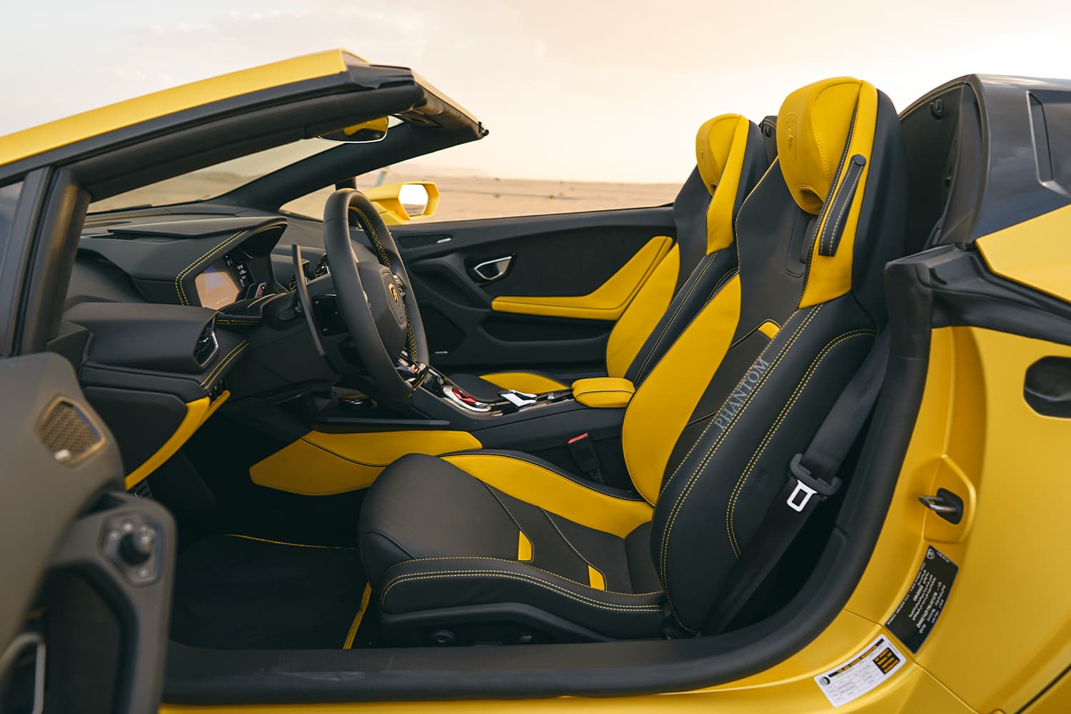 Lamborghini Huracan EVO Spyder ممتلئ