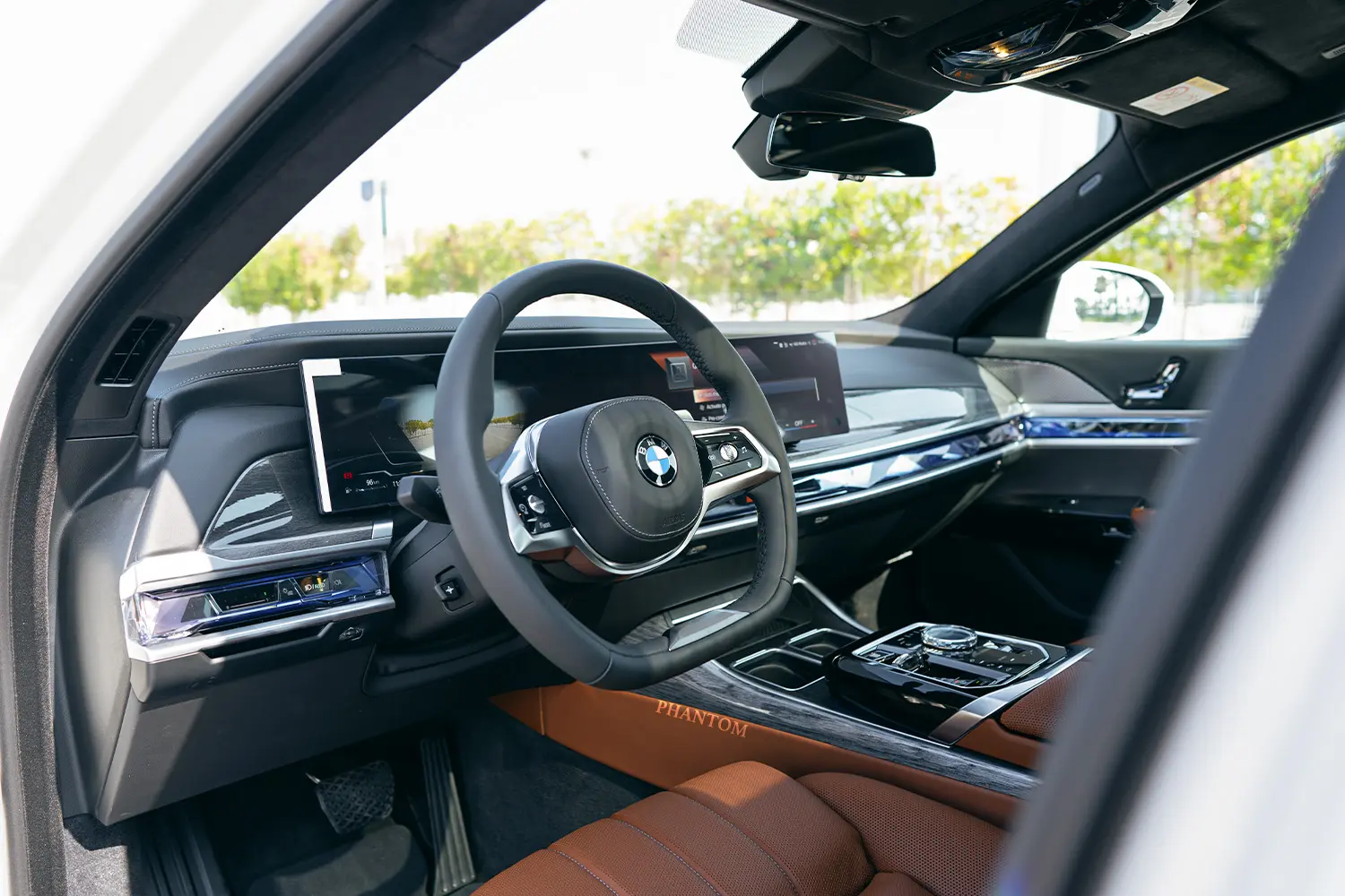 BMW 735i ممتلئ
