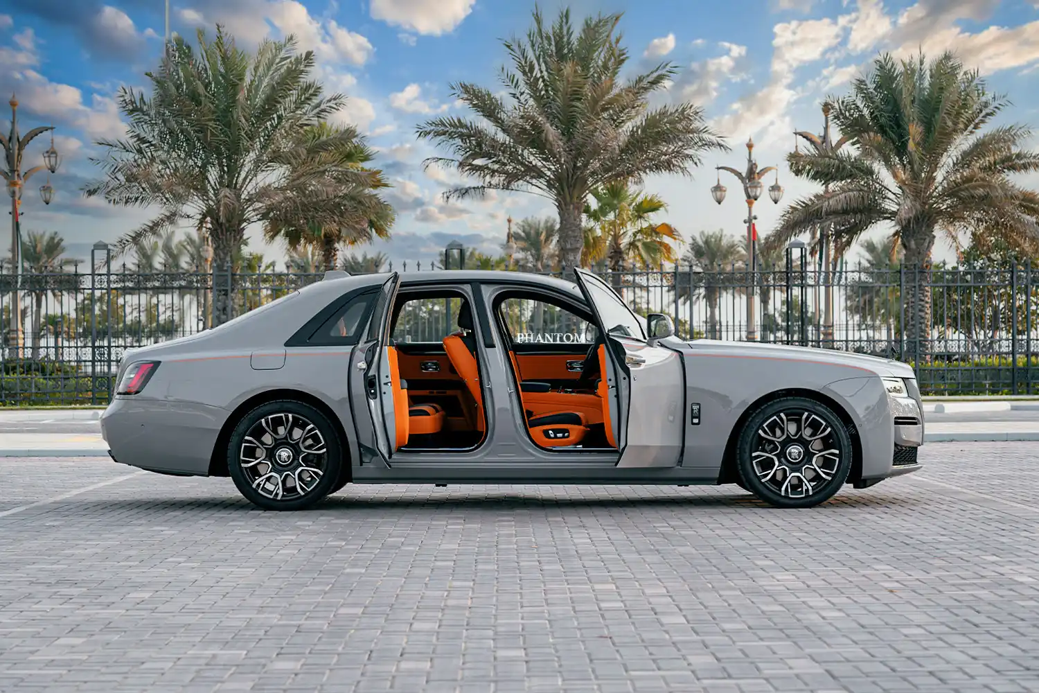 Rolls Royce Ghost Black Badge ممتلئ
