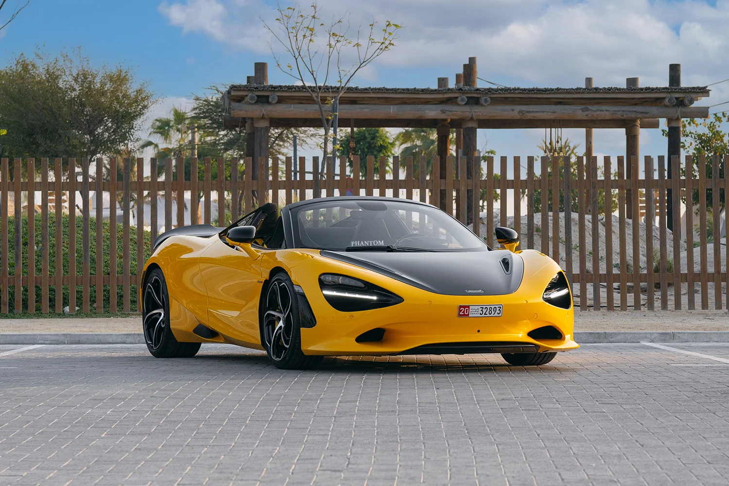 McLaren 750S Spider ممتلئ