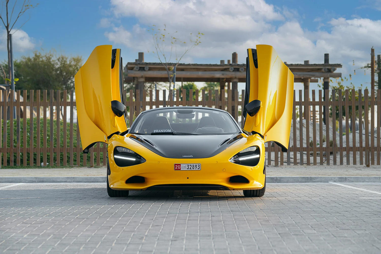 McLaren 750S Spider ممتلئ