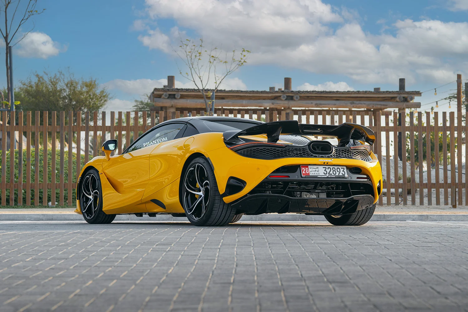 McLaren 750S Spider ممتلئ